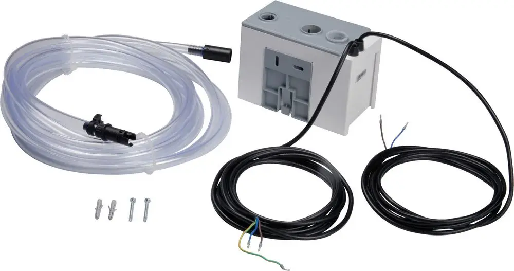 Bosch Kondensatpumpe mit Zu- und Abflussschläuchen sowie elektrischen Anschlusskabeln, inklusive Montageschrauben. Entwurf für die Installation in Heizungsanlagen.